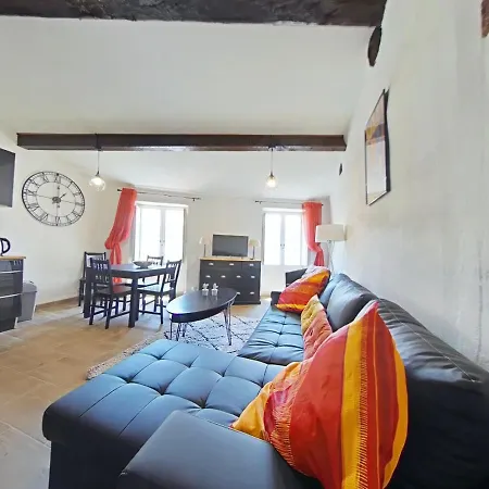 41 3, Rue Trivalle * Carcassonne